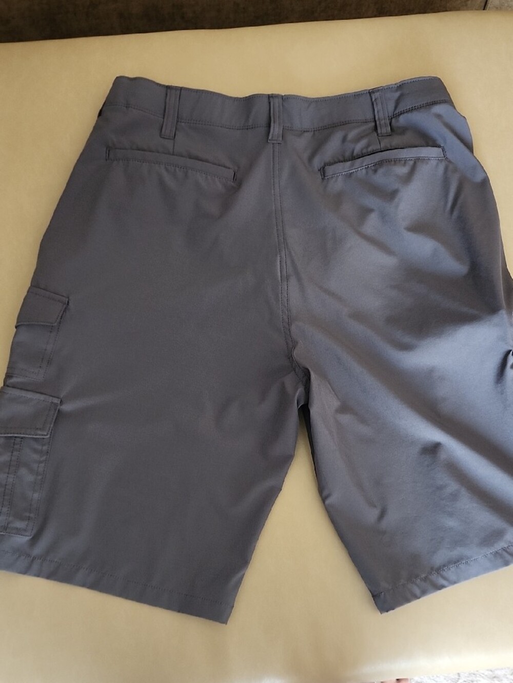 Men's Gray Cargo Shorts with Multi-Pocket Utility - Picture 3 of 3